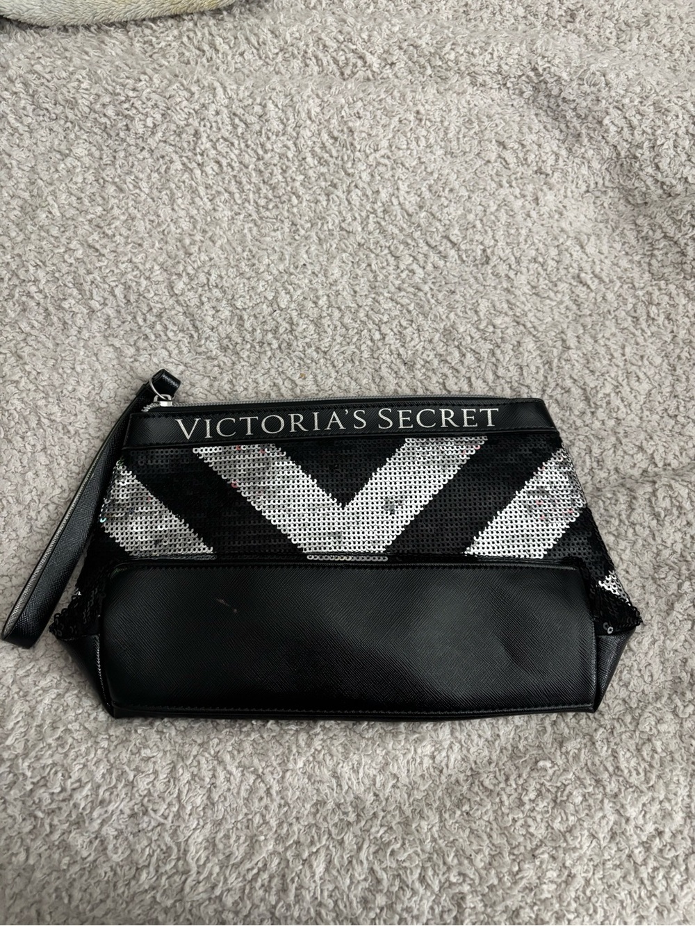 Victoria’s Secret sequin pouch - Picture 4 of 8